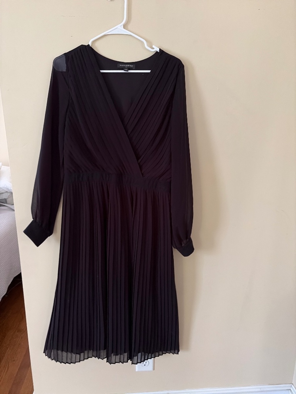 Black pleated dress - Banana Republic